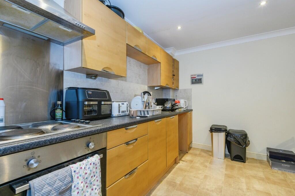 Apartment in Kirklees, West Yorkshire - View 5