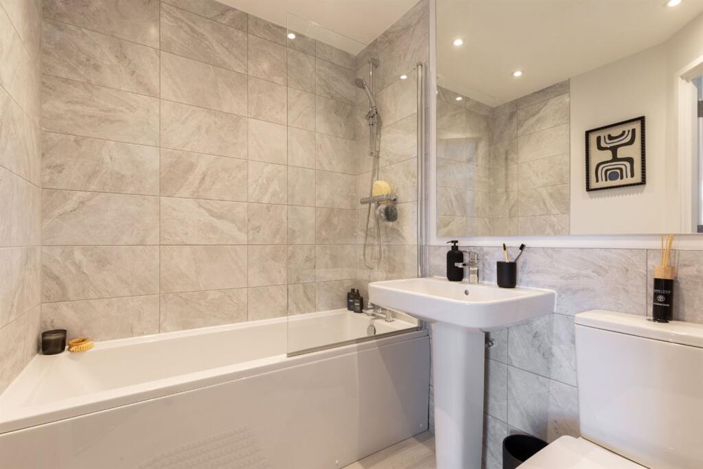 House in Nottingham - View 4