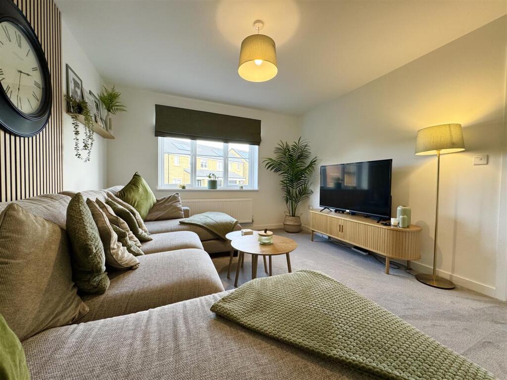 House in Huddersfield, Weavers Place, Skelmanthorpe - View 5