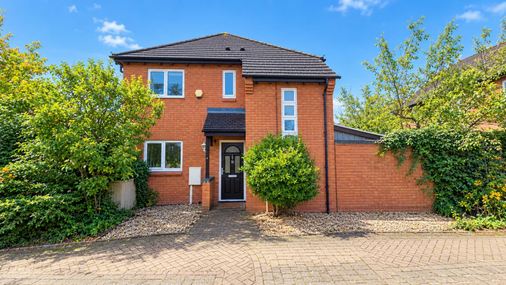 3-bed detached on Cadeby Court, Broughton, Milton Keynes, £330,000