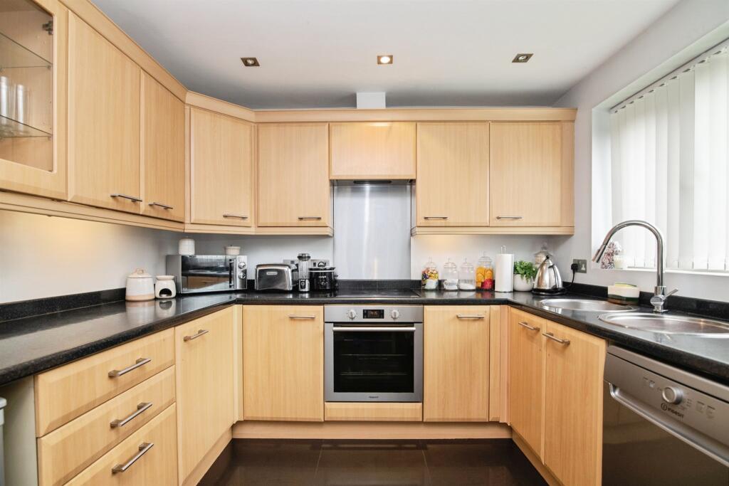 Lara Grove, TIPTON photo 4