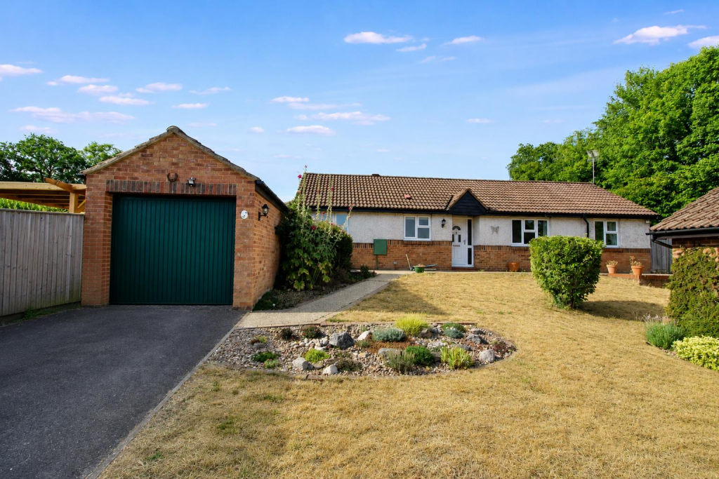 Main image of property: Simons Close, Tilehurst, Reading