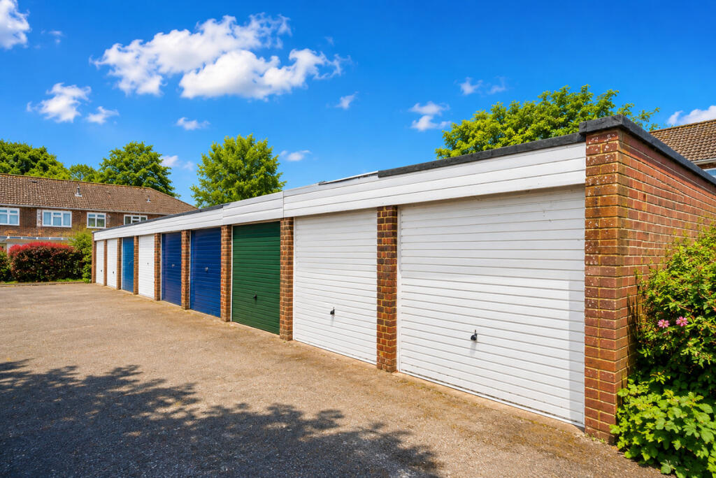 Riverside Gardens, Romsey, SO51 photo 2