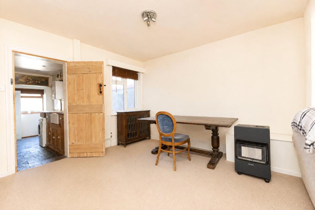 House in Waverley, Haslemere - View 5