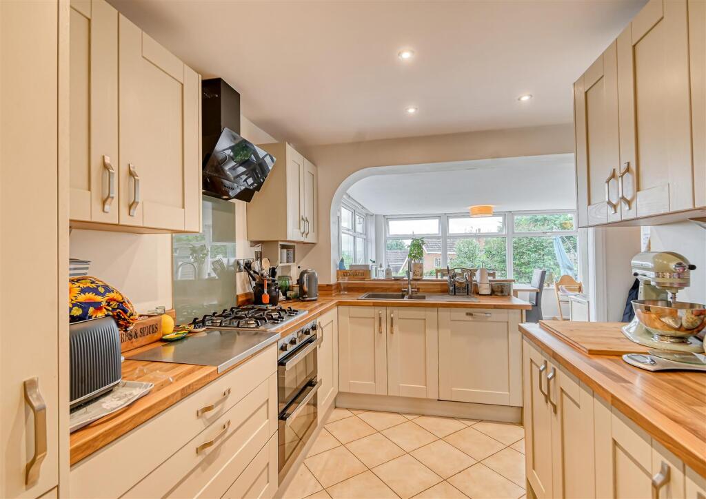 33 Ludlow Heights, Bridgnorth photo 2