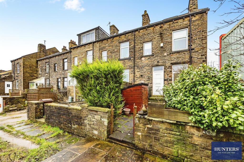 House in Bradford, West Scholes - More
