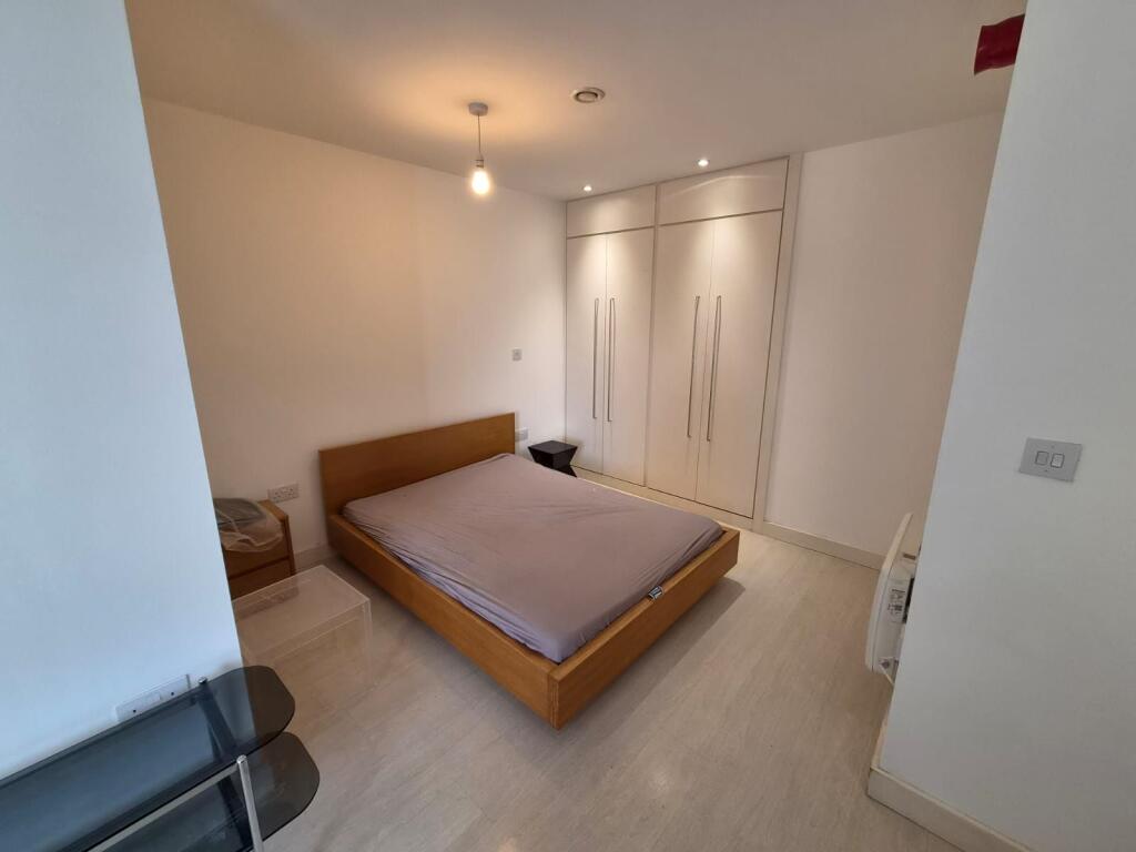 Apartment in Leeds, West Yorkshire - View 4