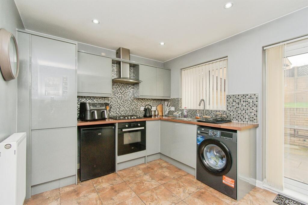 Checkstone Avenue, CASTLEFORD photo 3