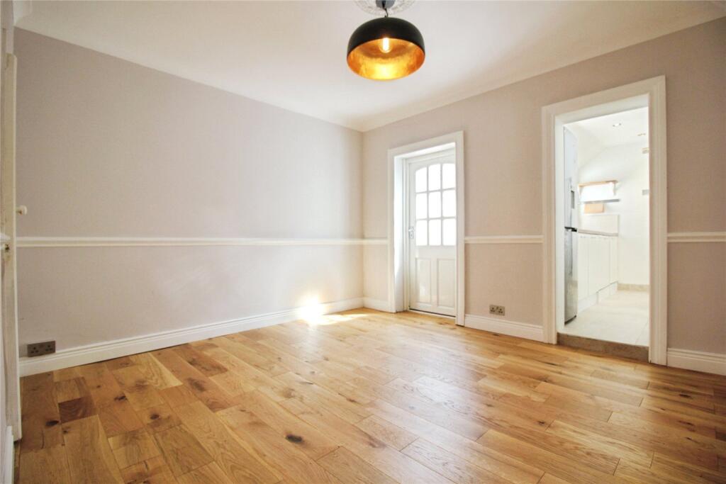 Elgar Road, Reading, RG2 - View 4