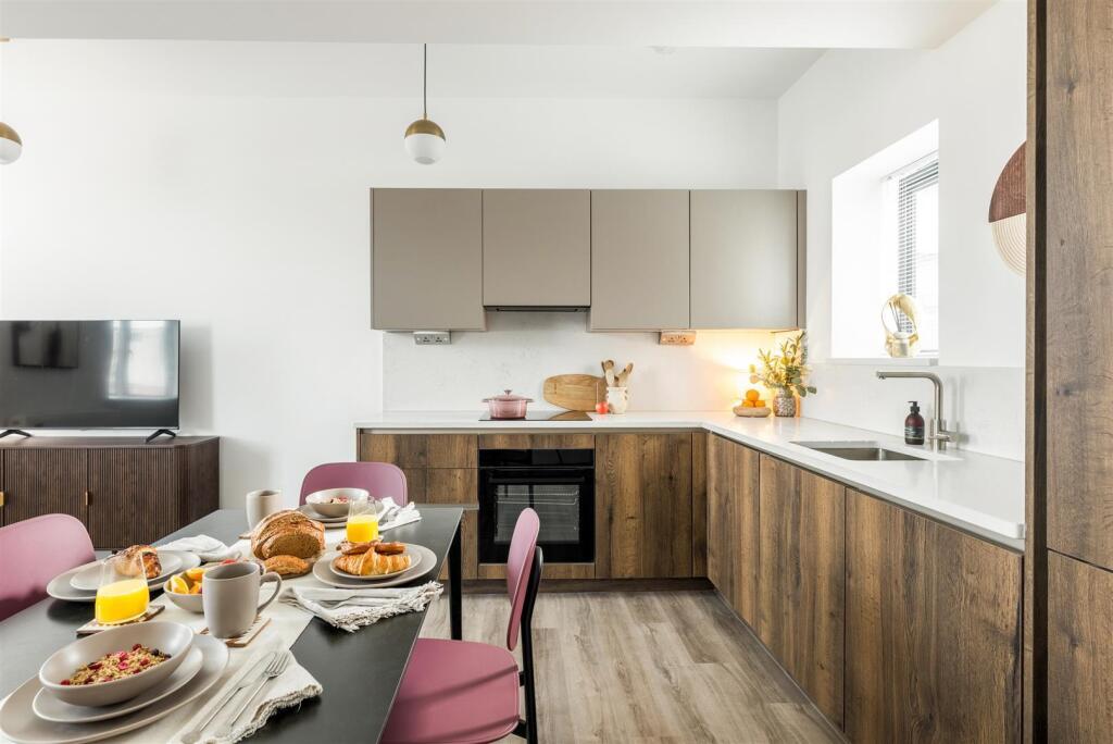Apartment in Hove, Aldrington - View 4