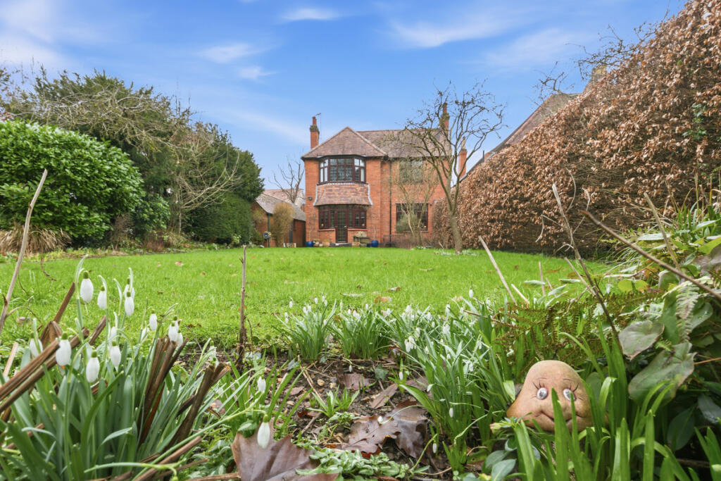 Main image of property: Bilton Road, Rugby, Warwickshire CV22 7AN