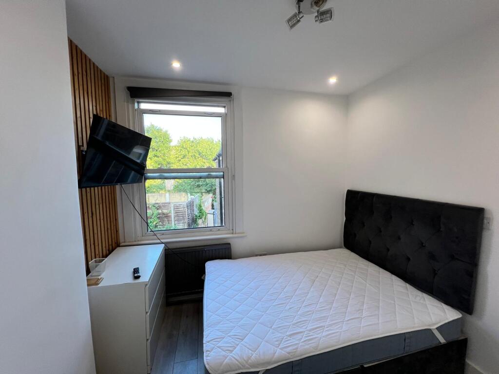 Main image of property: Minet Gardens, Brent, London