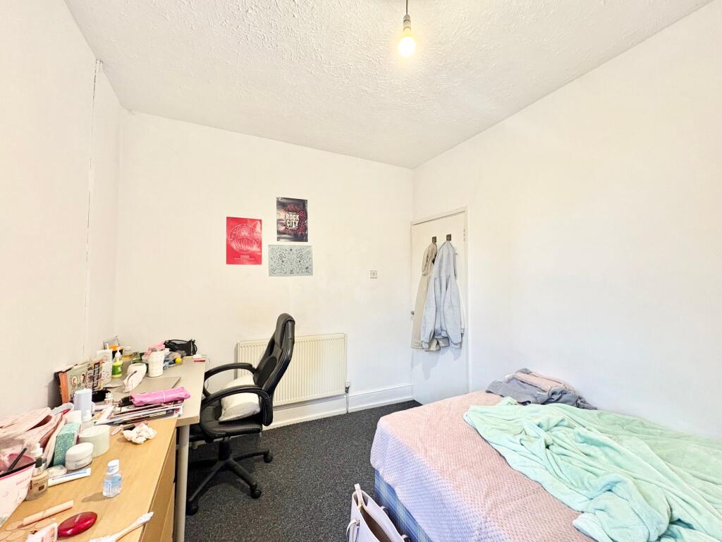 House in Nottingham, Hyson Green - View 4