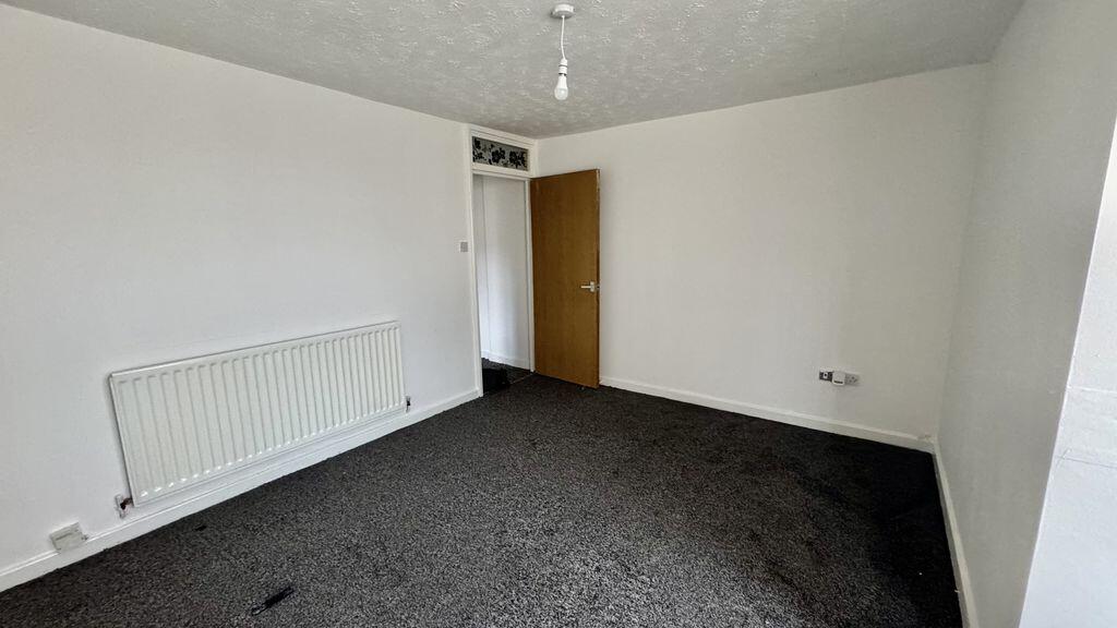 24, King Henry Court photo 2