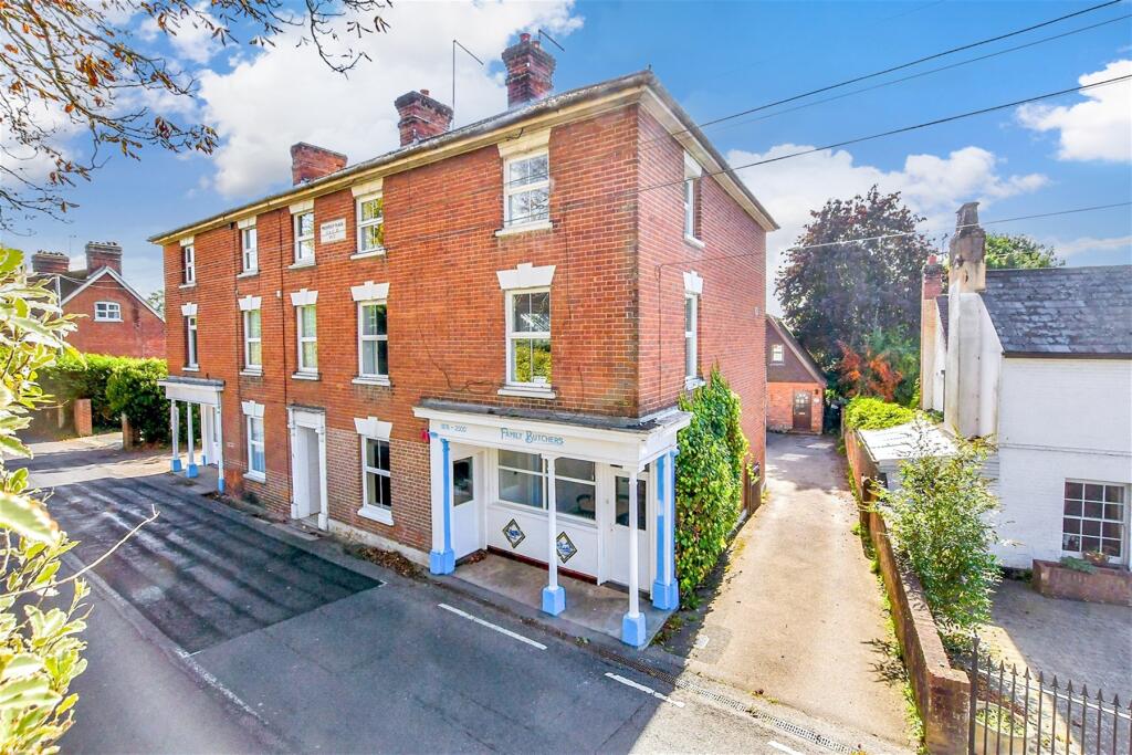 Main image of property: Tonbridge Road, Wateringbury, Maidstone, Kent