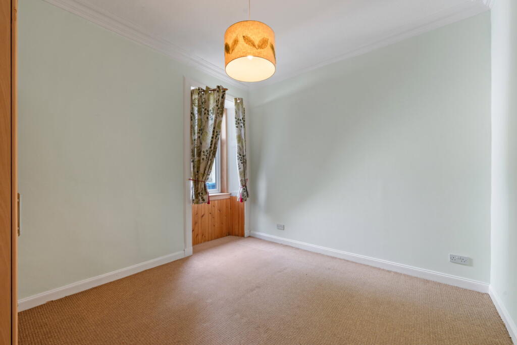 Apartment in Dunfermline, Fife - View 4