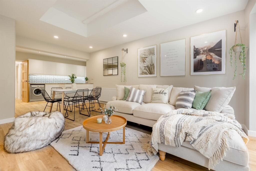 Main image of property: Beeston Road, Nottingham, NG7 2JQ