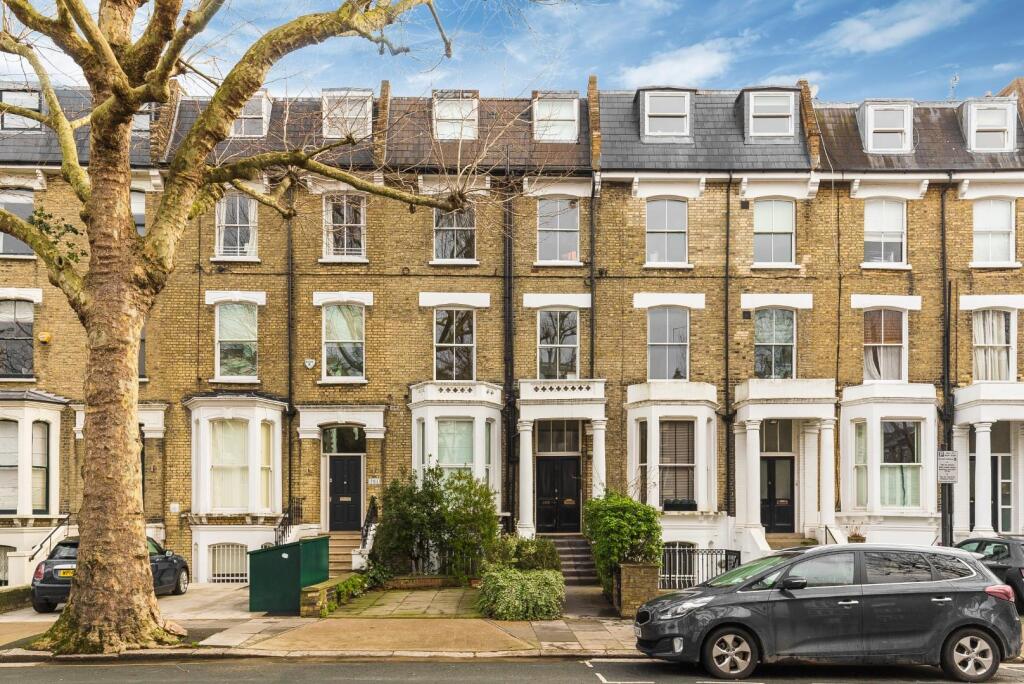 2-bed flat on Hammersmith Grove, London W6, £575,000