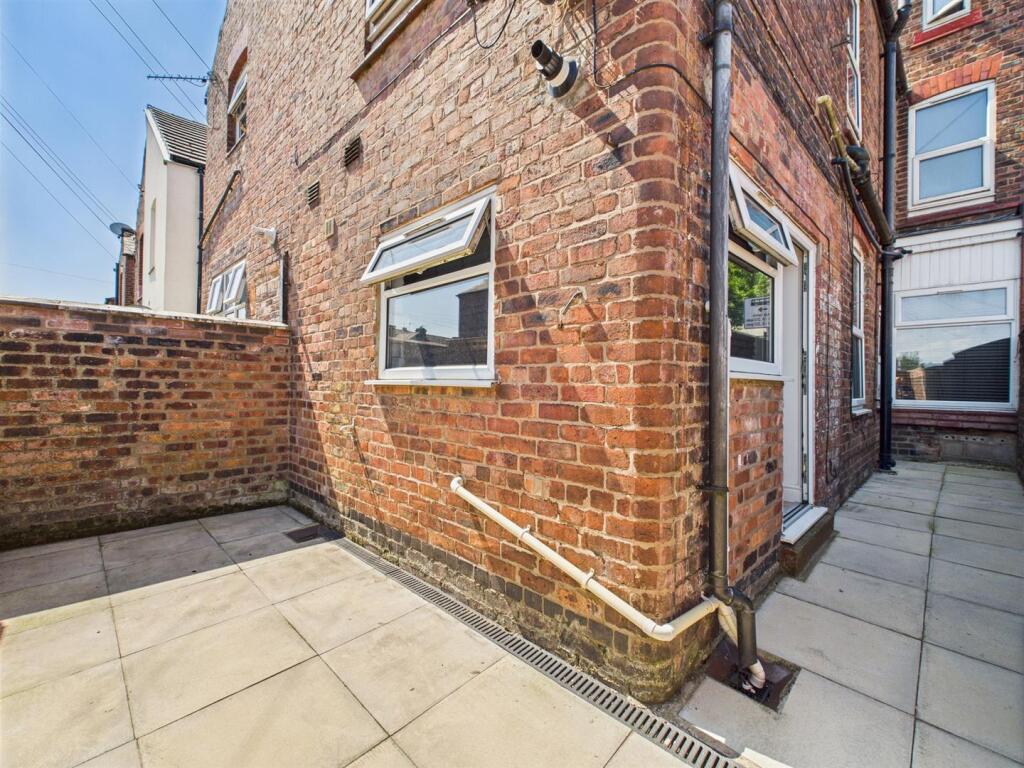 Main image of property: Flat 5 125 Wilderspool Causeway, Latchford