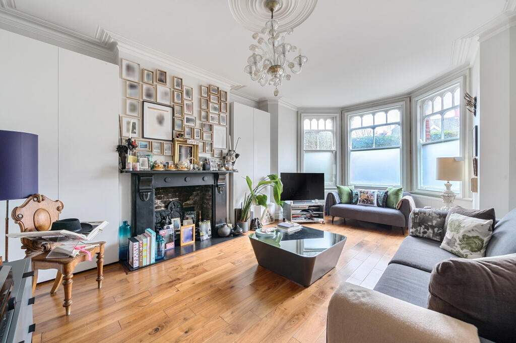 Main image of property: High Road, Whetstone, N20