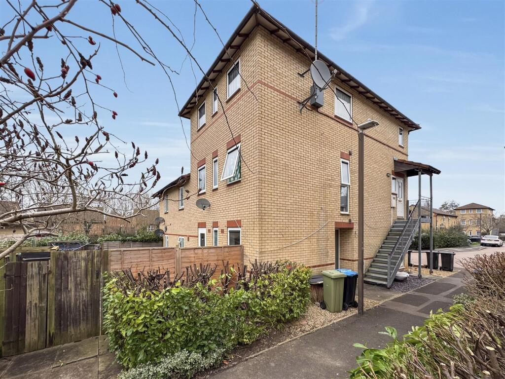 Main image of property: Banktop Place, Emerson Valley, Milton Keynes