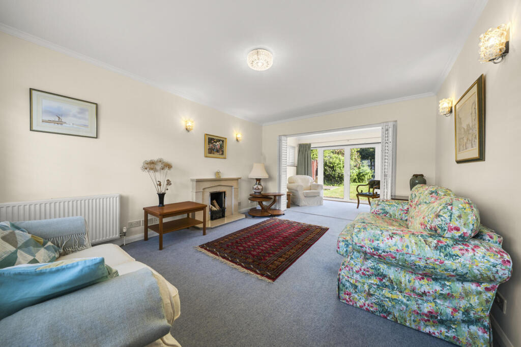 Sugden Road, Thames Ditton photo 3