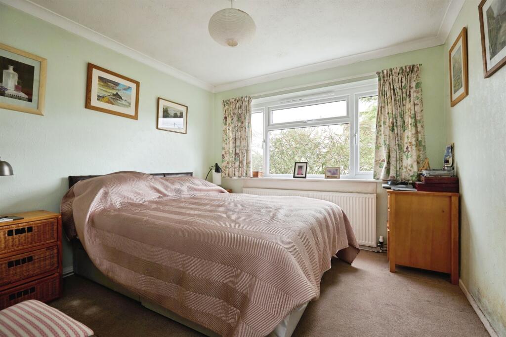House in Salisbury, Motcombe - More