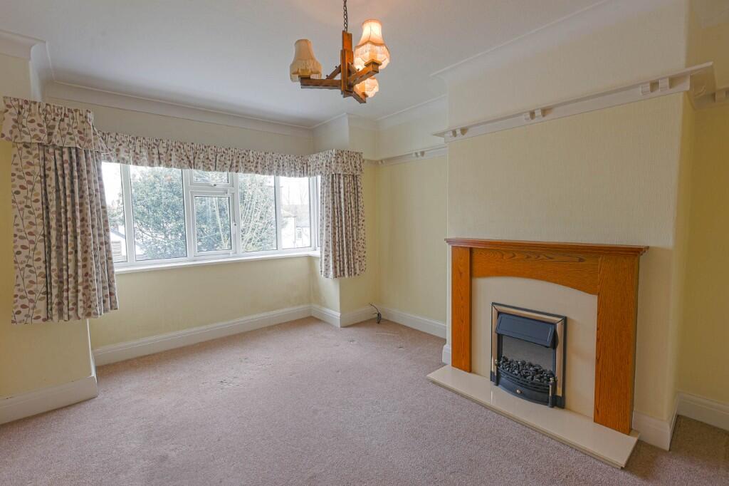 Park Lane, Guiseley, LS20 ~ ART DECO style property ~ photo 3