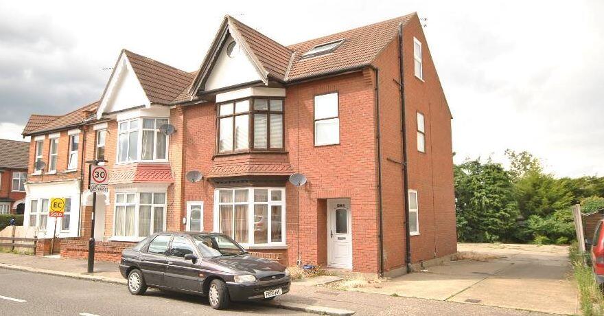 Main image of property: Flat 3, 459 Westborough Road, Westcliff on Sea, Essex, SS0 9TJ