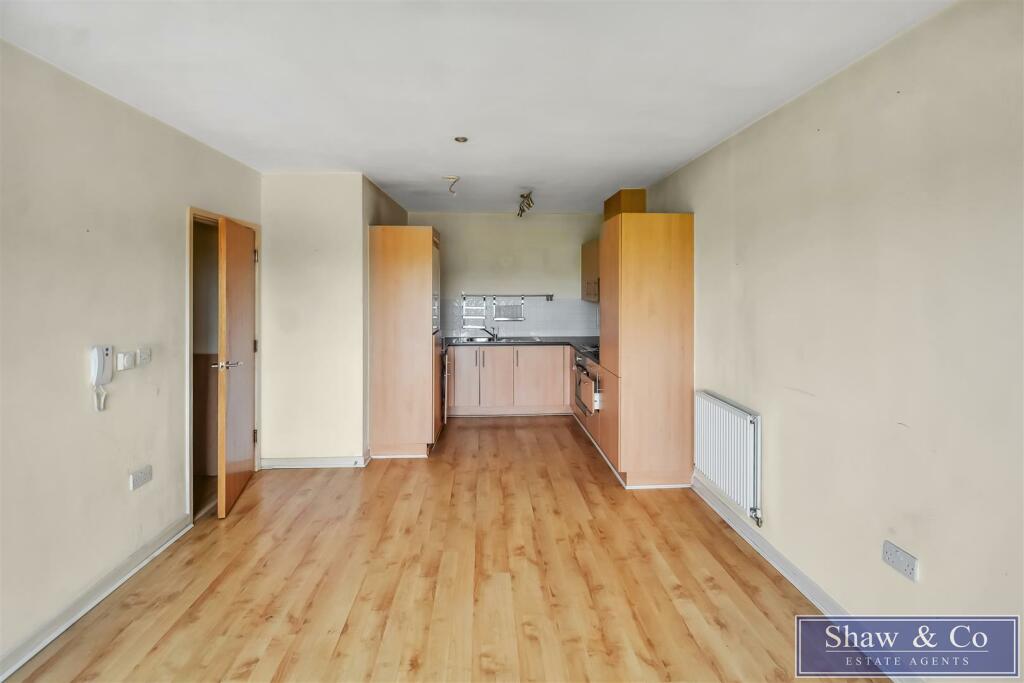 Academy Place, Isleworth photo 2