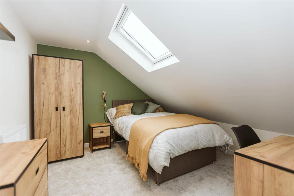 6 bedroom terraced house for rent