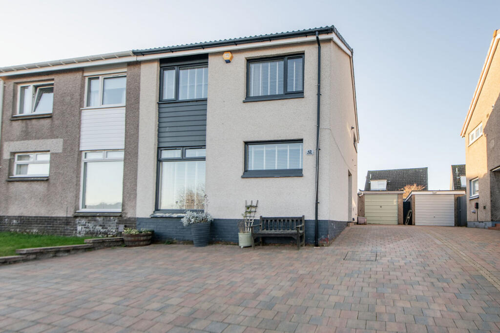 3-bed semi-detached on Braehead, Alloa, FK10, £225,000