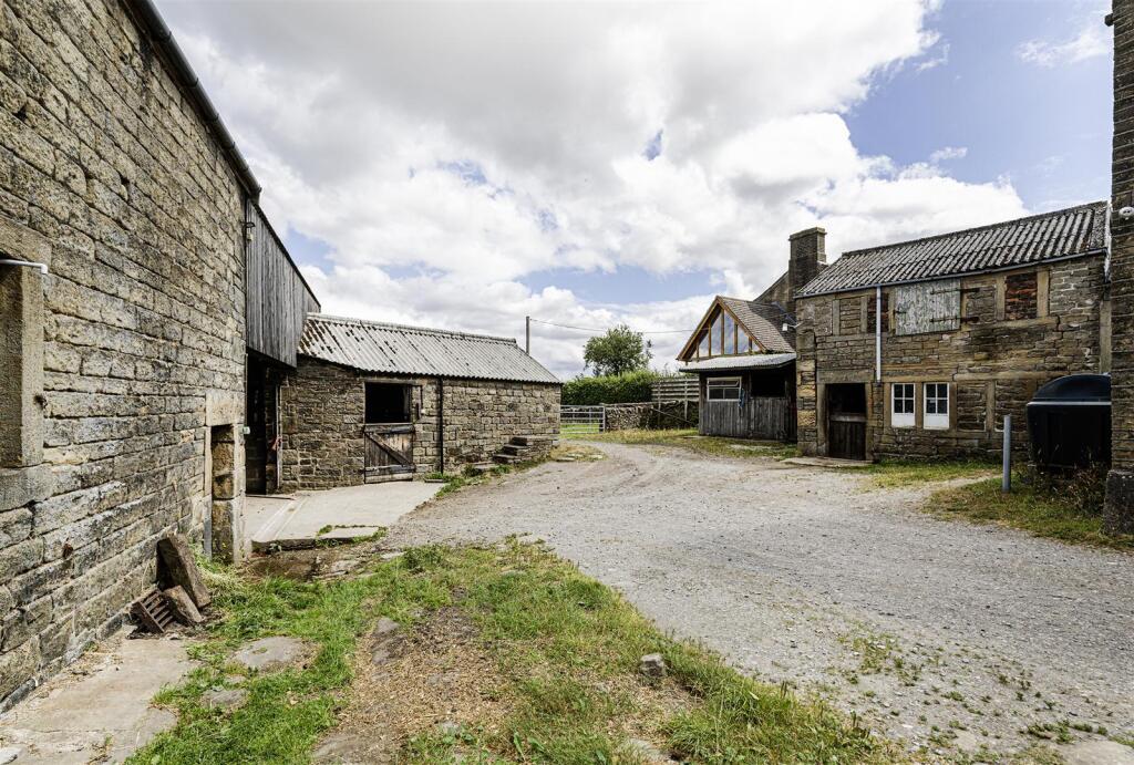 off Wood Nook Lane, Meltham, Holmfirth photo 3