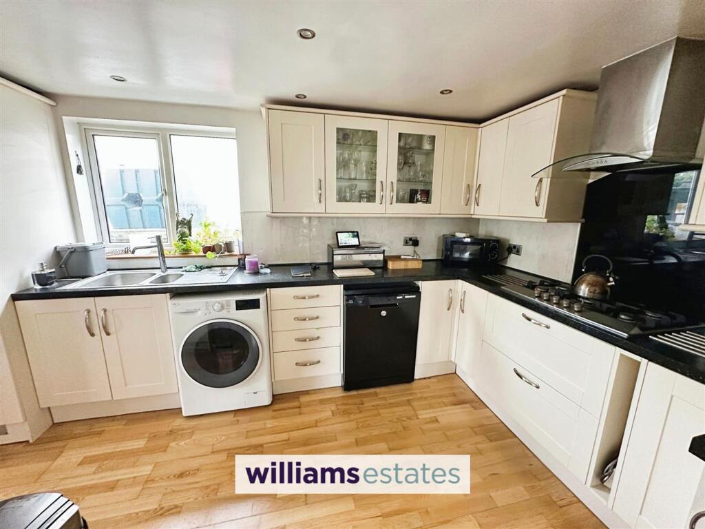 House in Kemps Row Ffordd Corwen Coed-Talon, Treuddyn - View 3
