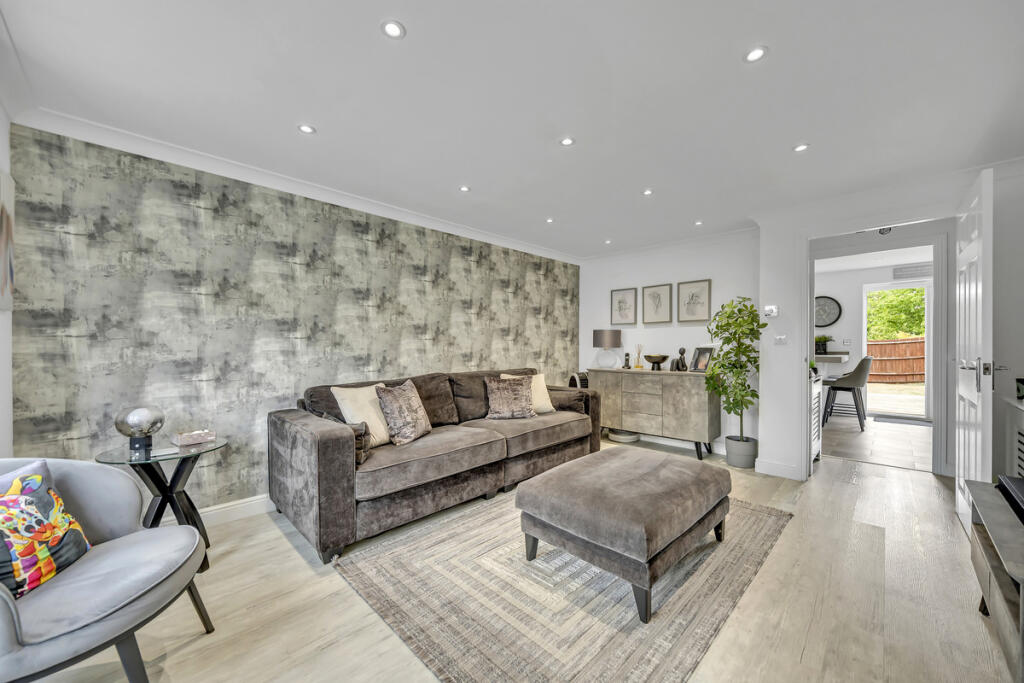 House in Romford - More