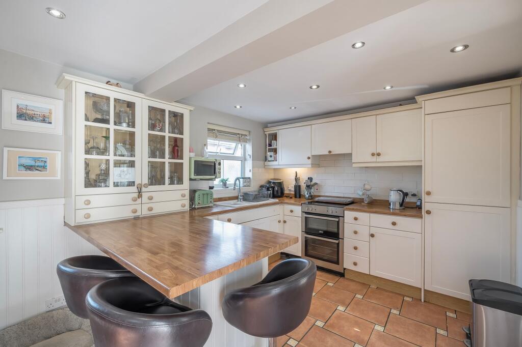 Burgh Heath Road, Epsom, KT17 photo 2