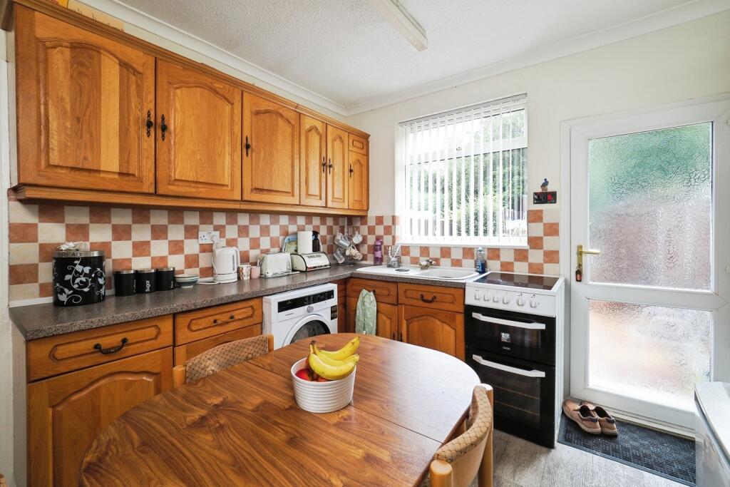 House in Gedling, Nottinghamshire - View 5