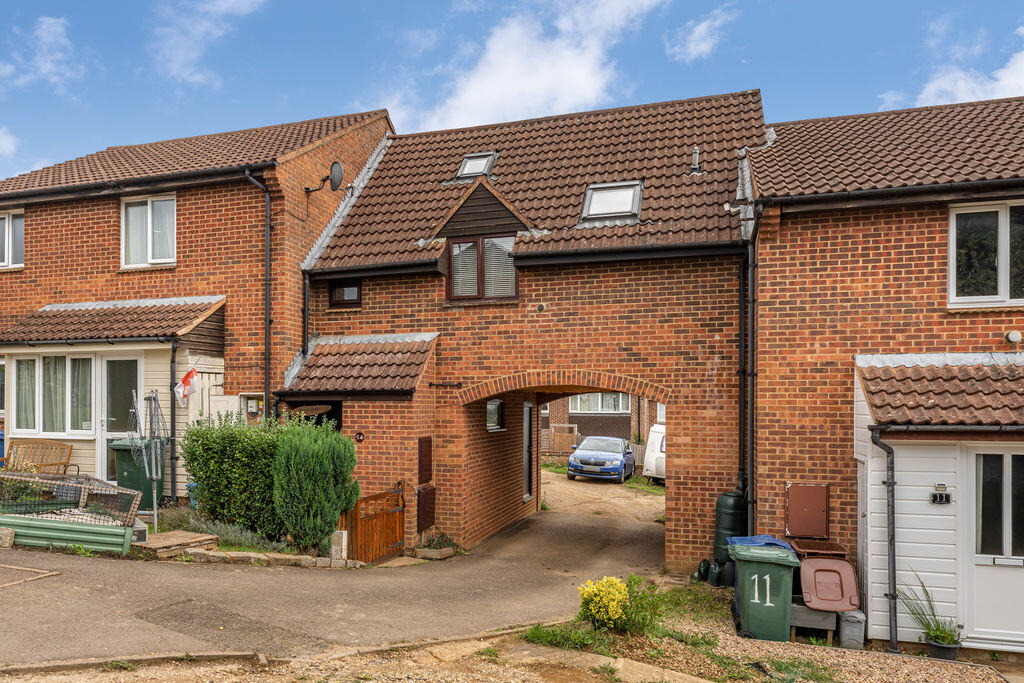 1-bed house on 14, Bedford Close, Banbury - NO ONWARD CHAIN , £160,000