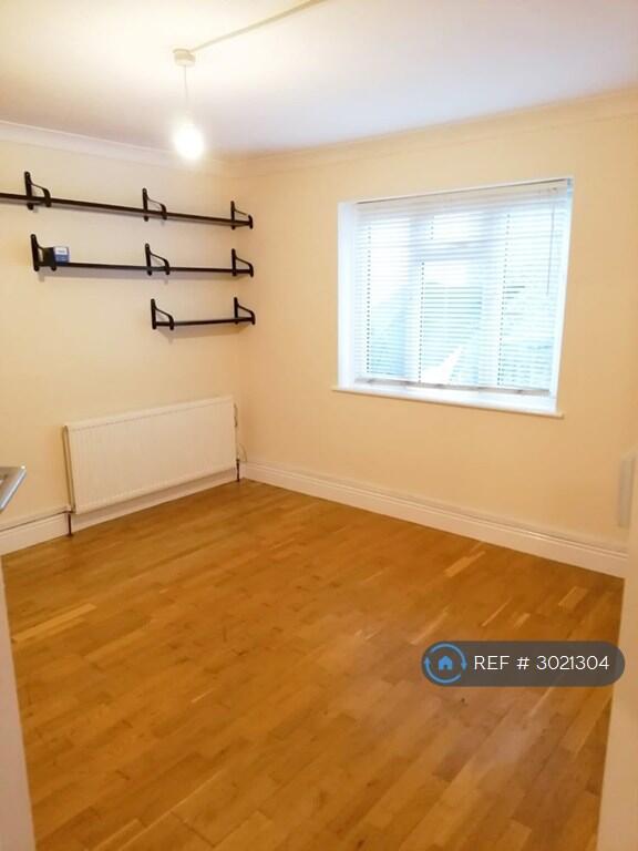 Apartment in Sutton - View 4