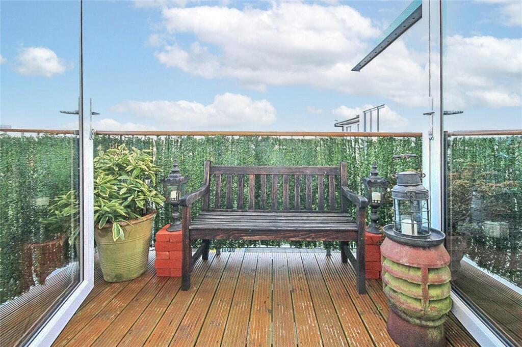 Apartment in Hatfield, Roe Green - More