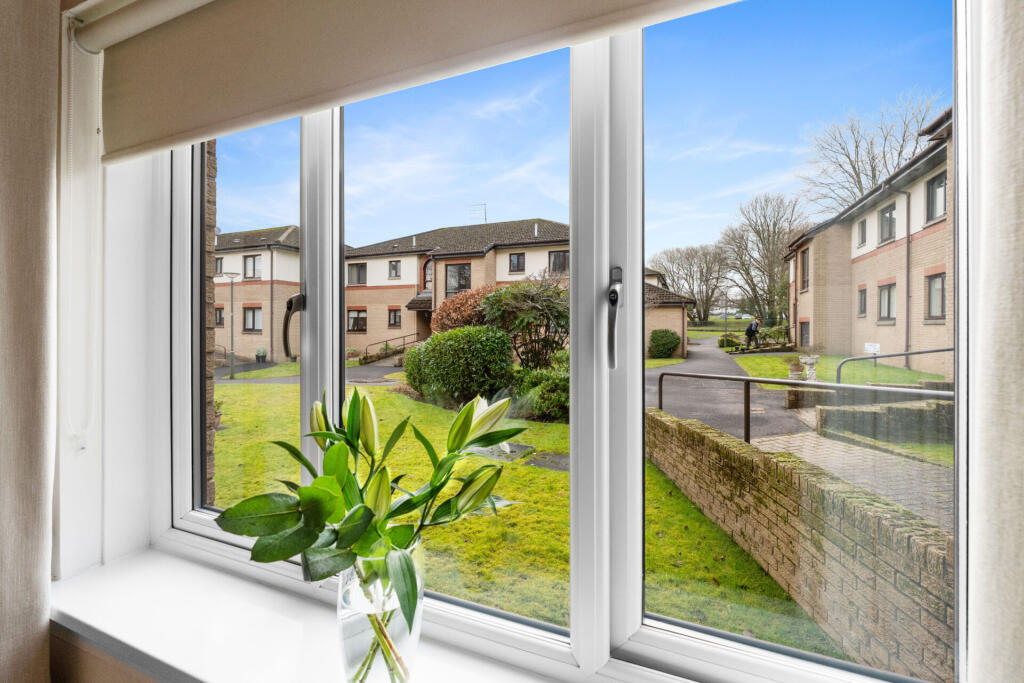 Apartment in Clarkston, Riverside, Netherlee - View 5