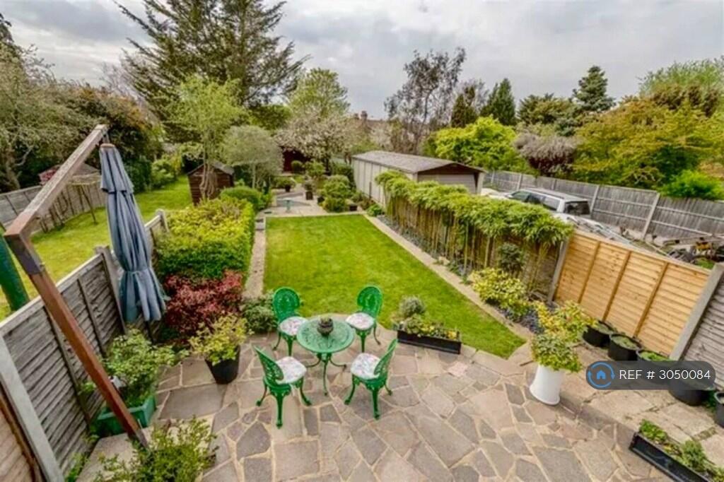 House in London, Hale End - View 2