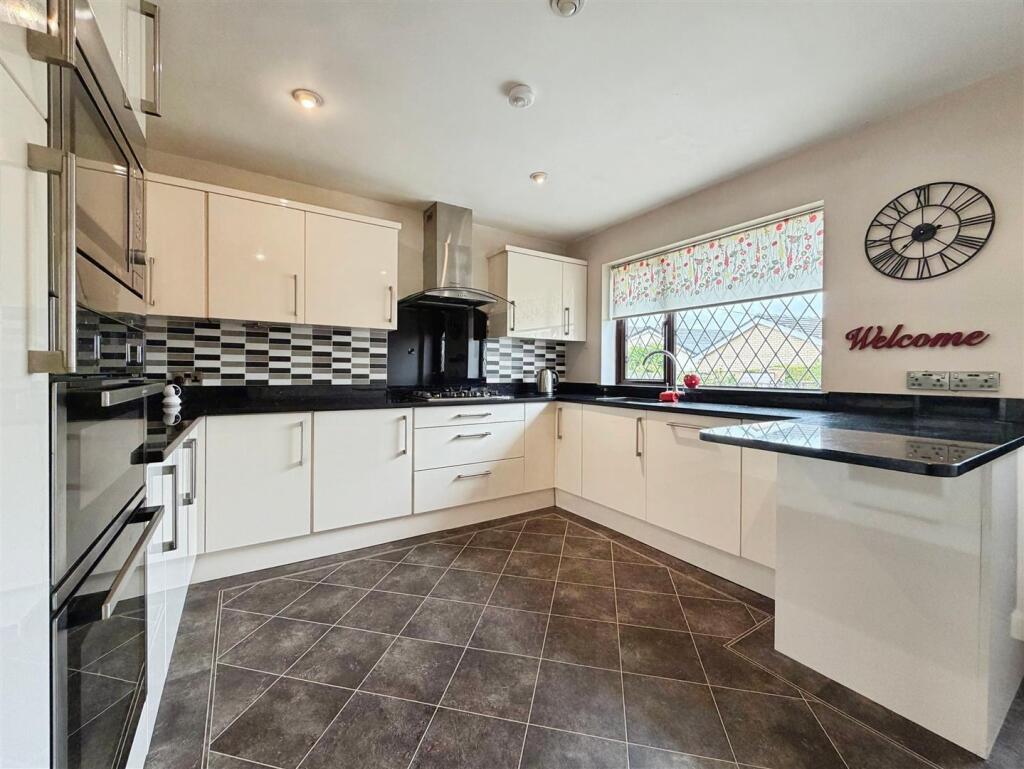House in Rotherham, Todwick - View 2