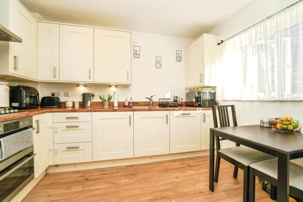 Lister Road, Dursley, Gloucestershire, GL11 photo 4