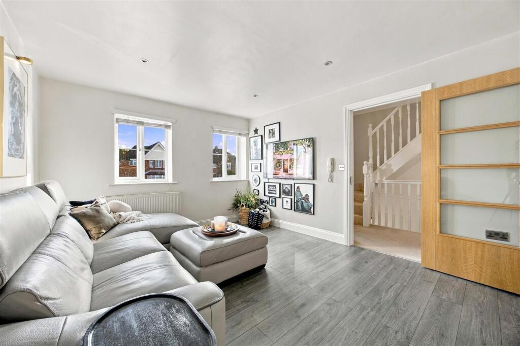 House in London - View 2