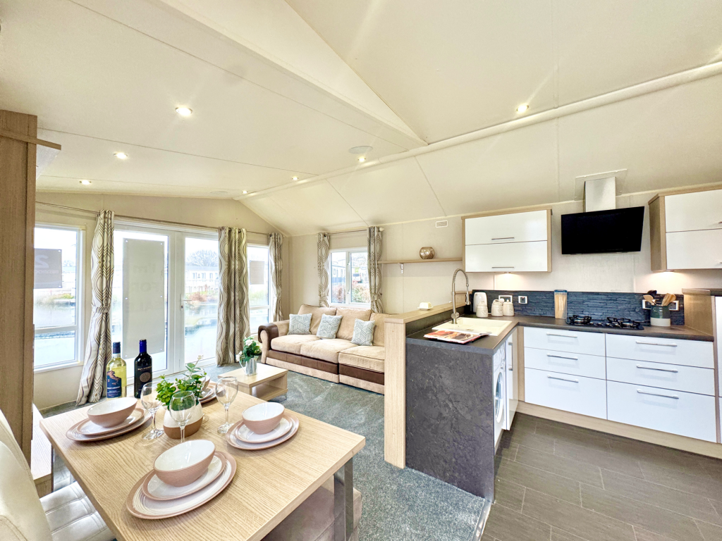 Main image of property: Lakeside Villa Willerby Robertsbridge, Oaklands Holiday Park, Clacton-on-Sea, Essex, CO16 8HW