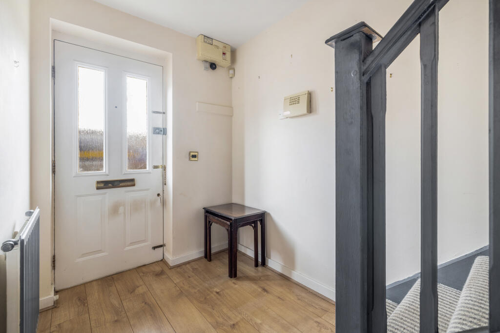 5, Saxon Court photo 2