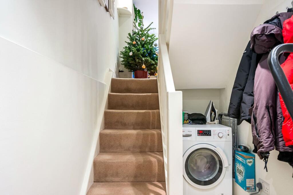 2 bedroom maisonette for rent