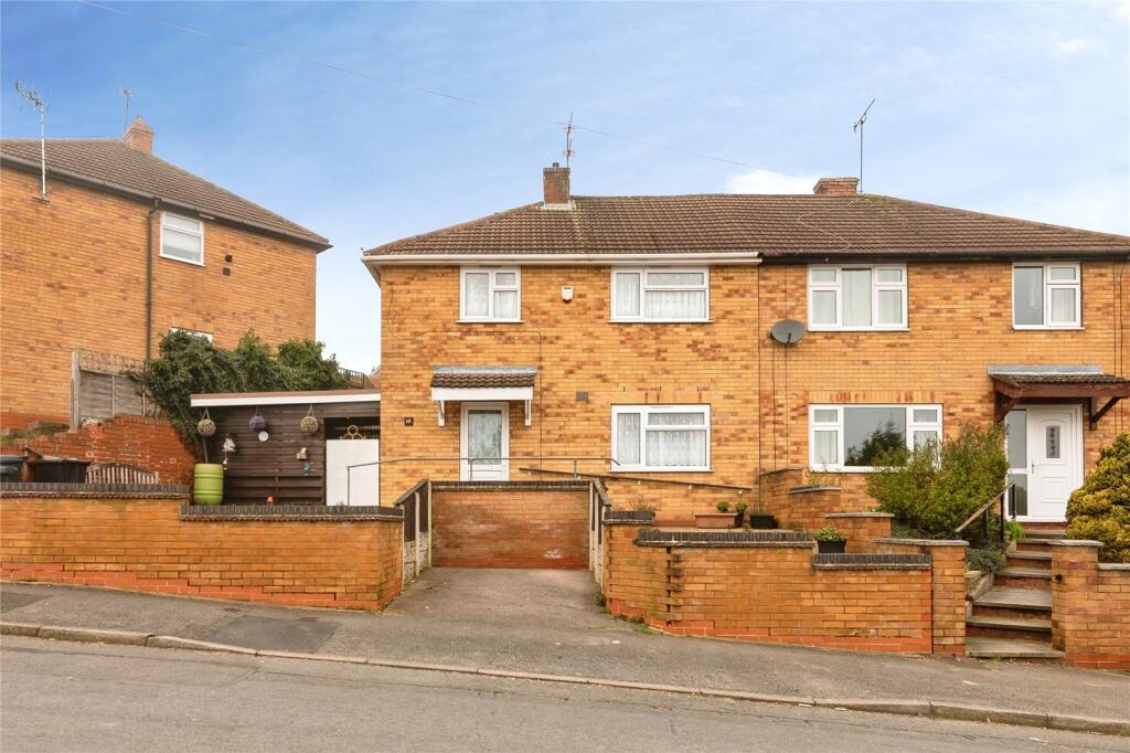 3-bed semi-detached on Fraser Square, Carlton, Nottingham, Nottinghamshire, NG4, £220,000