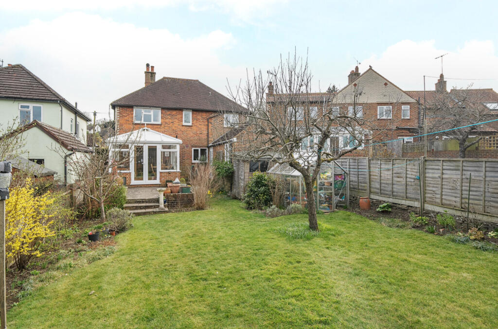 Farncombe Hill, Godalming, Surrey, GU7 photo 4
